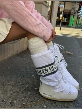 NWT MOON BOOT Icon White!